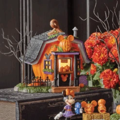 Department 56 Disney Mickey's Pumpkintown Carving Studio 6012310