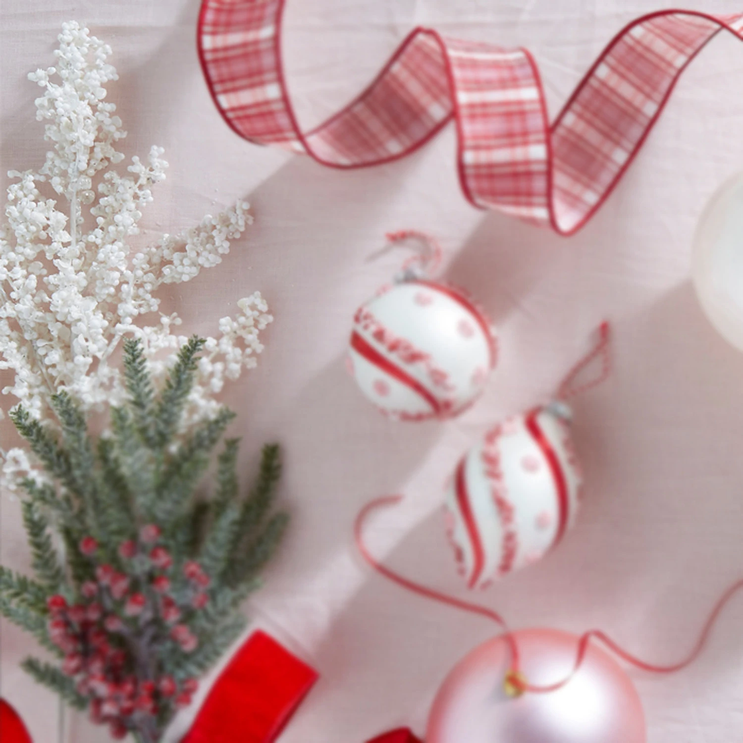 Raz 29" Snowy White Berry Christmas Tree Spray F4306670 3 Raz 29" Snowy White Berry Christmas Tree Spray F4306670