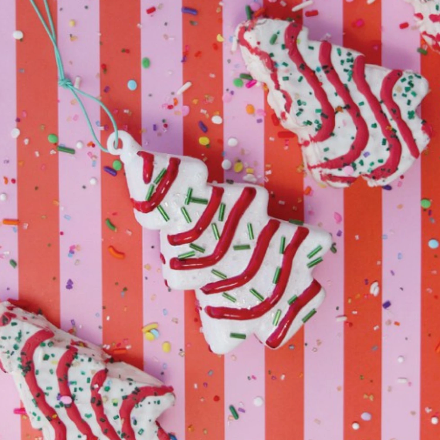 Cody Foster 4.5" Christmas Tree Cake Glass Christmas Ornament GO-8388 3 Cody Foster 4.5" Christmas Tree Cake Glass Christmas Ornament GO-8388