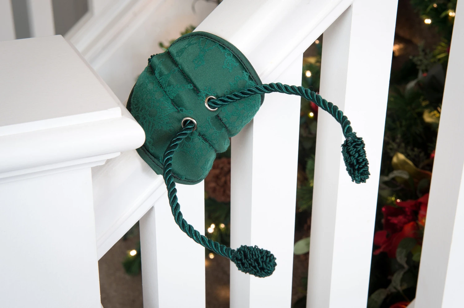 Village Lighting Bannister Protecting Garland Ties V-11099-DLX 10 Village Lighting Bannister Protecting Garland Ties V-11099-DLX - Image 8