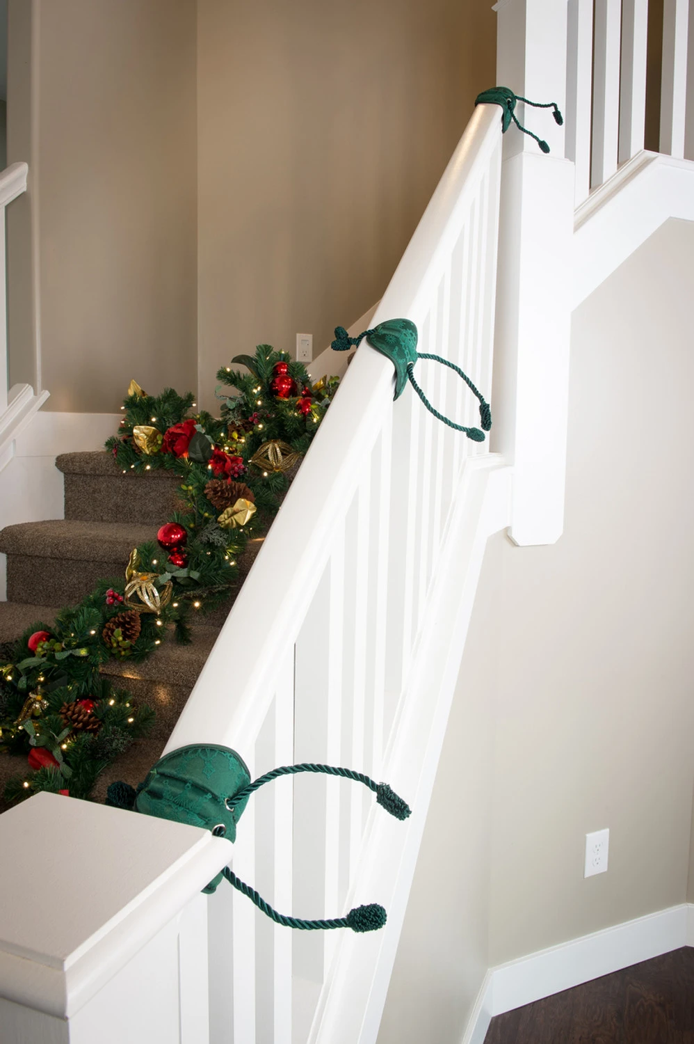 Village Lighting Bannister Protecting Garland Ties V-11099-DLX 4 Village Lighting Bannister Protecting Garland Ties V-11099-DLX - Image 2